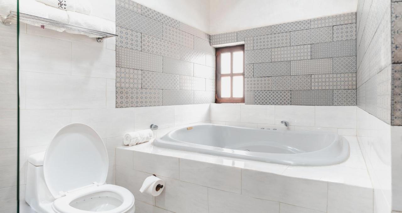 Yox Hotel Boutique San Cristóbal de Las Casas 외부 사진 Bathroom