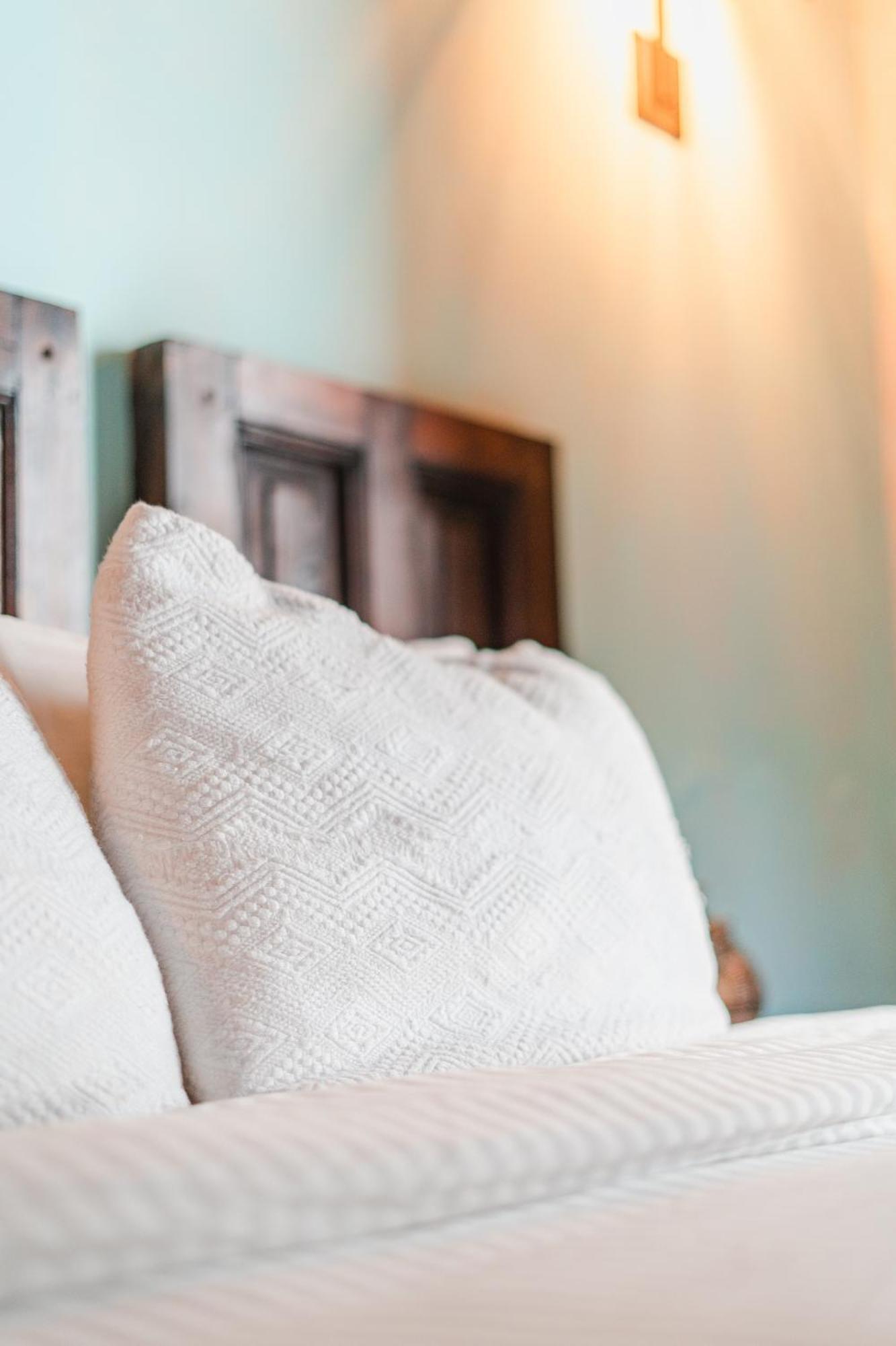 Yox Hotel Boutique San Cristóbal de Las Casas 객실 사진 A throw pillow